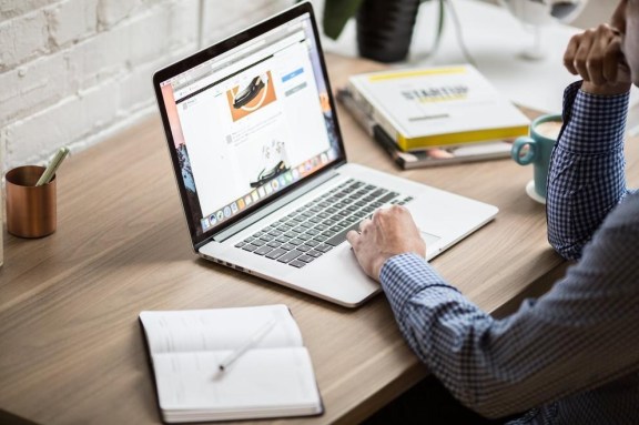 can you use social media to blog