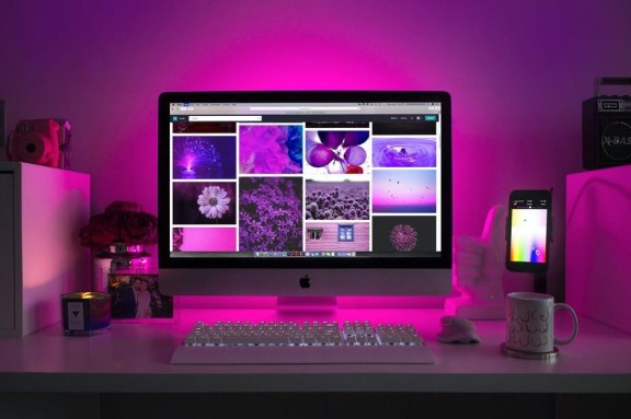 what is a self hosted blog