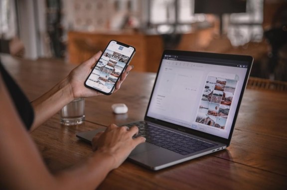 who is the richest blogger